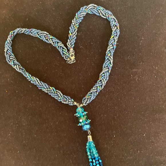 AB small beads blue purple and green peacock colors braided a AB crystal pendant - Picture 4 of 7